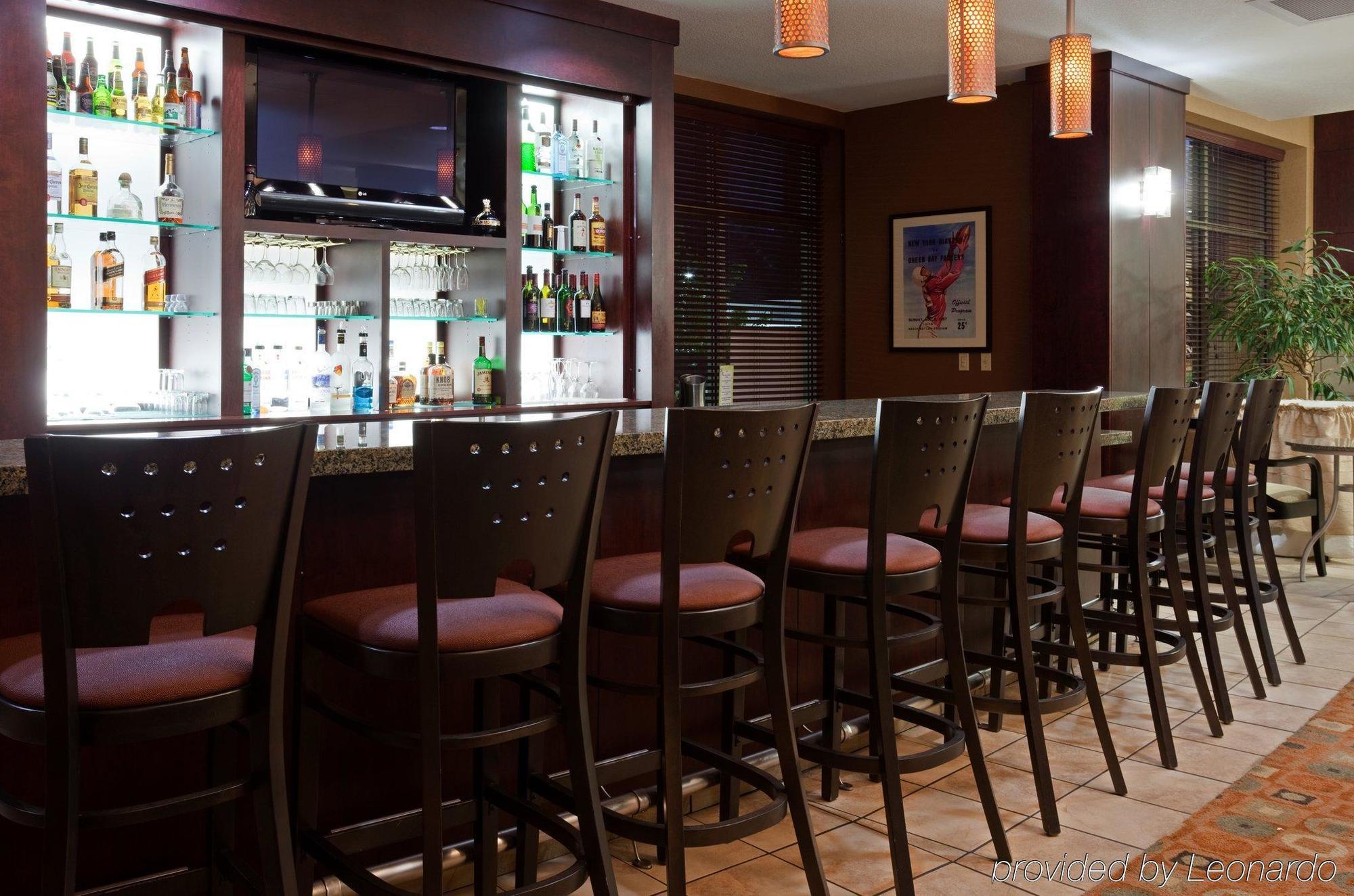 Holiday Inn & Suites Green Bay Stadium By Ihg Exterior photo