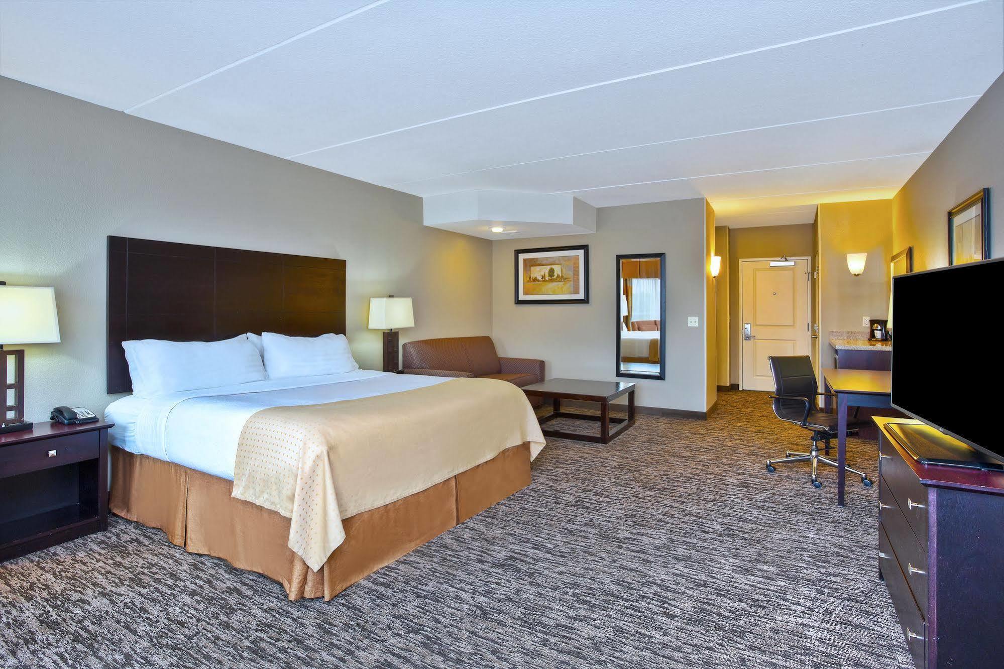 Holiday Inn & Suites Green Bay Stadium By Ihg Exterior photo